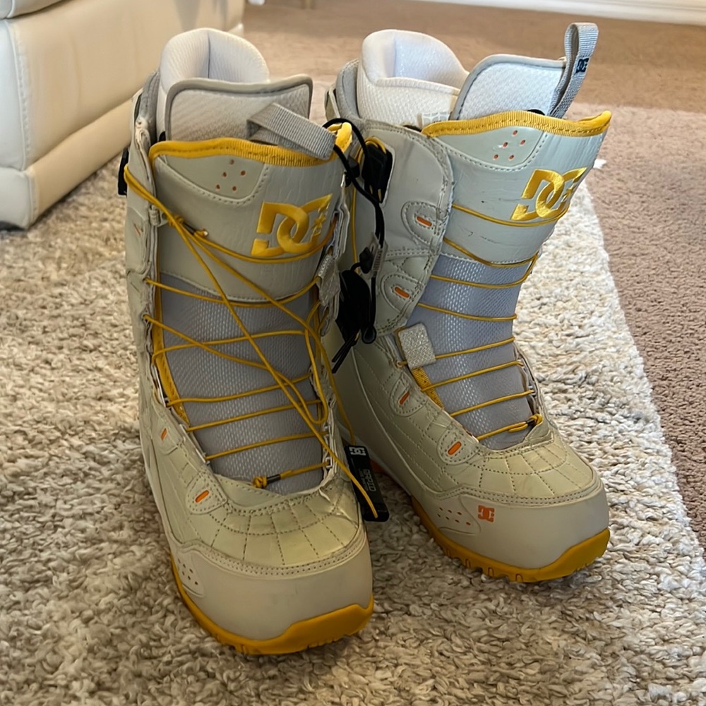 DC snowboard boots - worn once